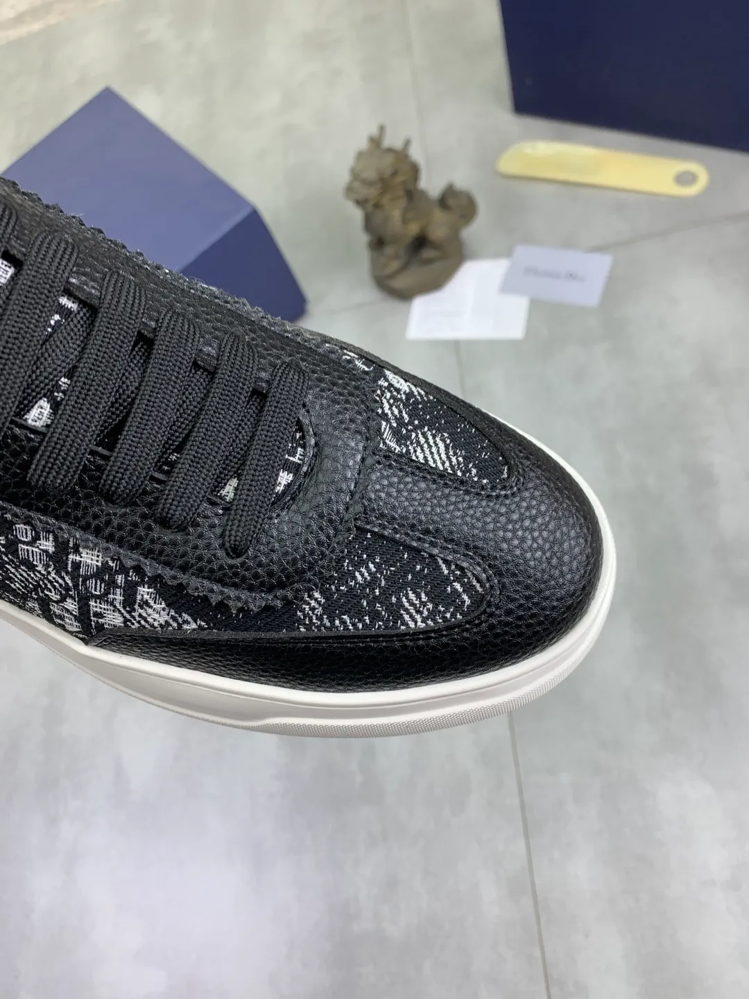 Men's men's shoes P420💰[New style]🆘[Dior] Dior original lace-up low-top men's shoes Classic casual shoes 🔥This model is the official classic model with high quality and made by famous original designers. It is made of high-quality cowhide with original materials➕comfortable and breathable mesh lining➕pigskin insole. The perfect last shape and generous and fashionable design have attracted many consumers and are suitable for drivers to drive🚗. What you want is the best quality in the market. Color: 4️⃣Color Code number: 38--44 (45 customized)